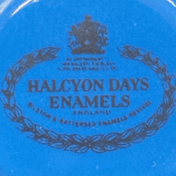 Halcyon Days Enamels Trinket Box “Never Economise on Luxuries” – Screw Top - Picture 5 of 7